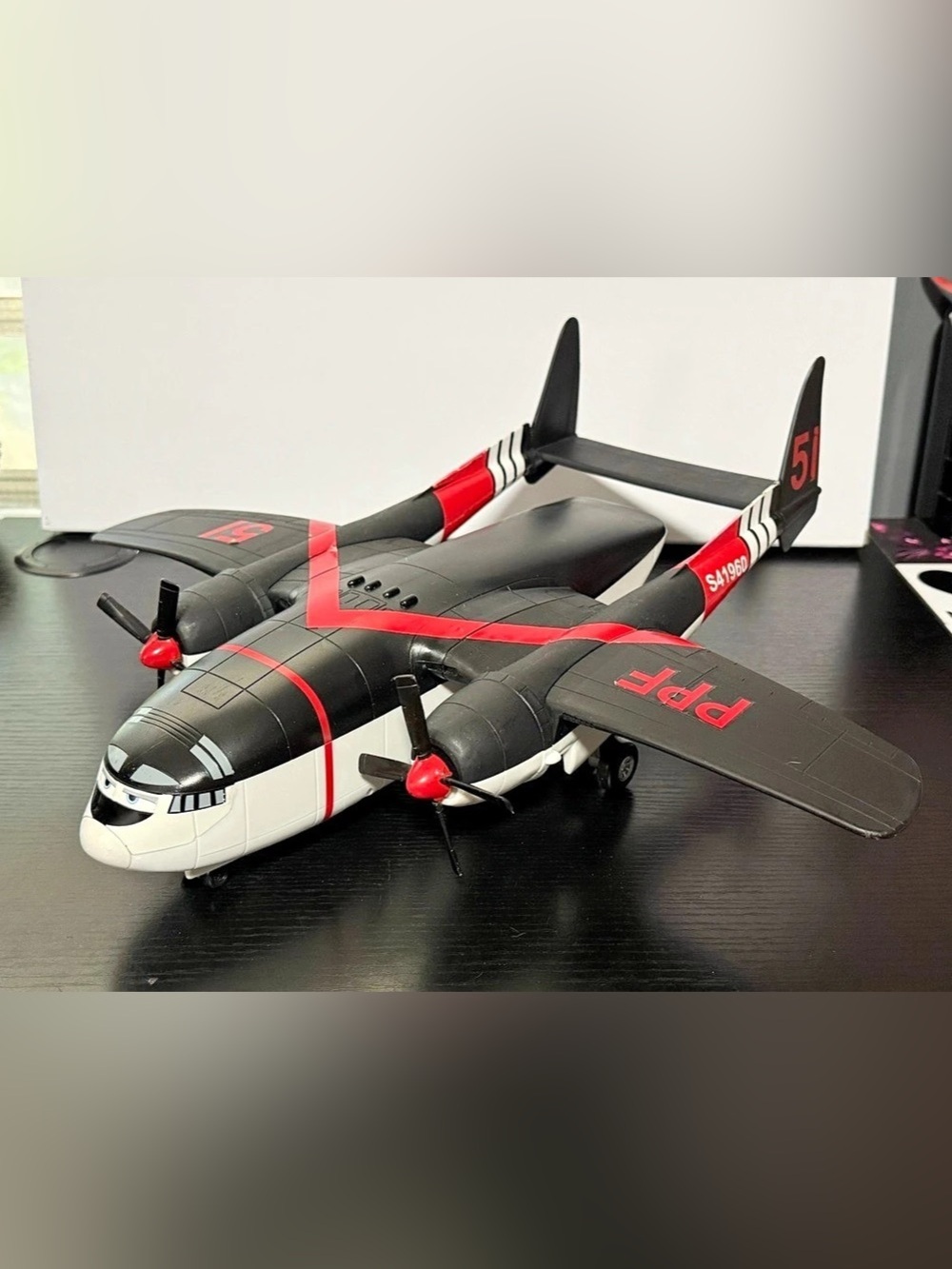 Disney Pixar Plane Fire And Rescue 16” Plastic Cabbie Cargo Plane 2013 No Ramp